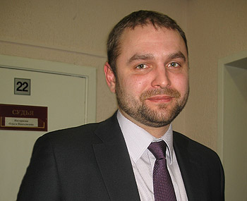 Григорий Чекалин считает, что представитель управления Следственного комитета при прокуратуре РФ по РК умышленно затягивает процесс по гражданскому делу, чтобы вывести руководителя управления Николая Басманова из-под ответственности. Фото Сергея Сорокина.